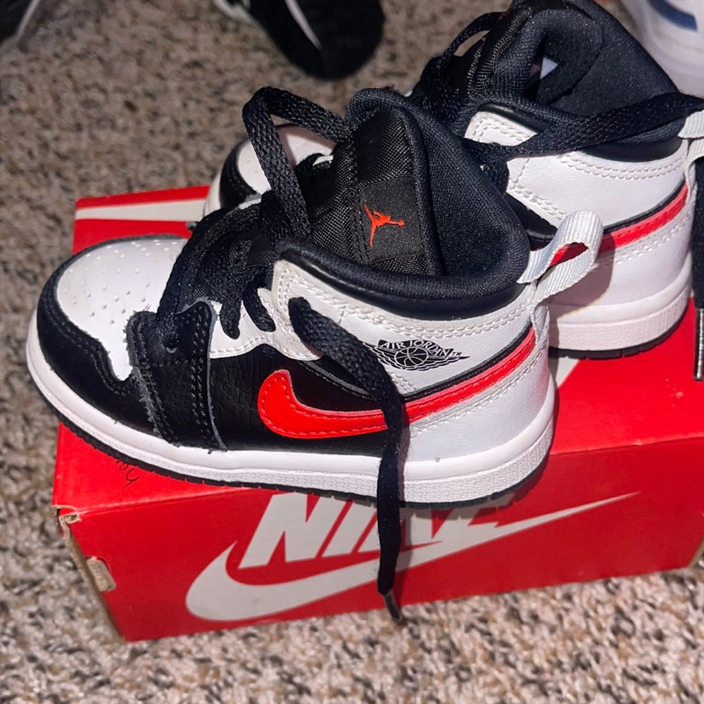 Jordan 1s size 5C